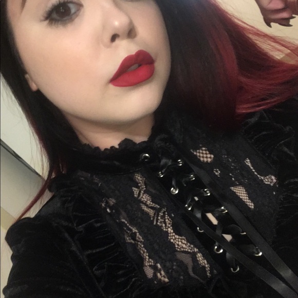 Meet your Posher, Jessica - Picture 2 of 3